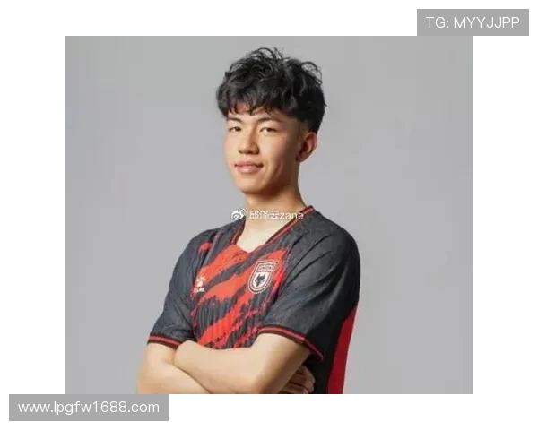 王博豪谈荷乙经历称新位置锻炼价值巨大体能状态良好